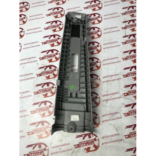Накладка центральной стойки правая Kia Sorento 2002-2009 858263E000